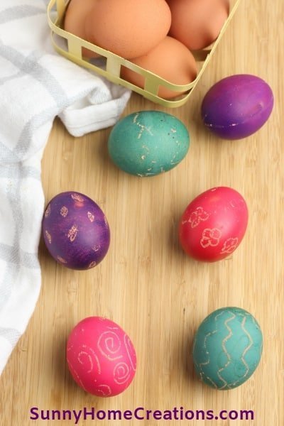 Beautiful eggs from dyeing with food coloring
